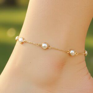Elegant Gold and Pearl Bracelet